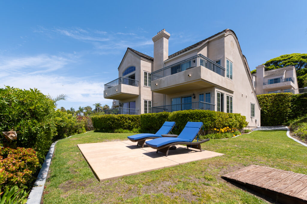 Villa L'Auberge Property, lounge chairs